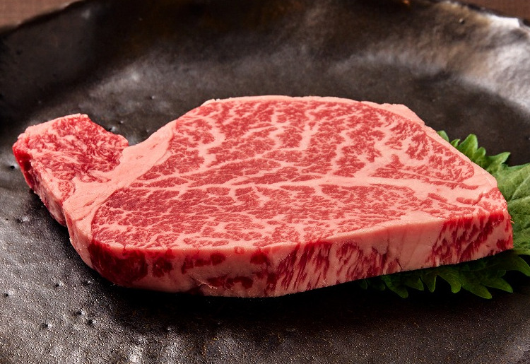 一度食べたら忘れられない肉の旨味を堪能