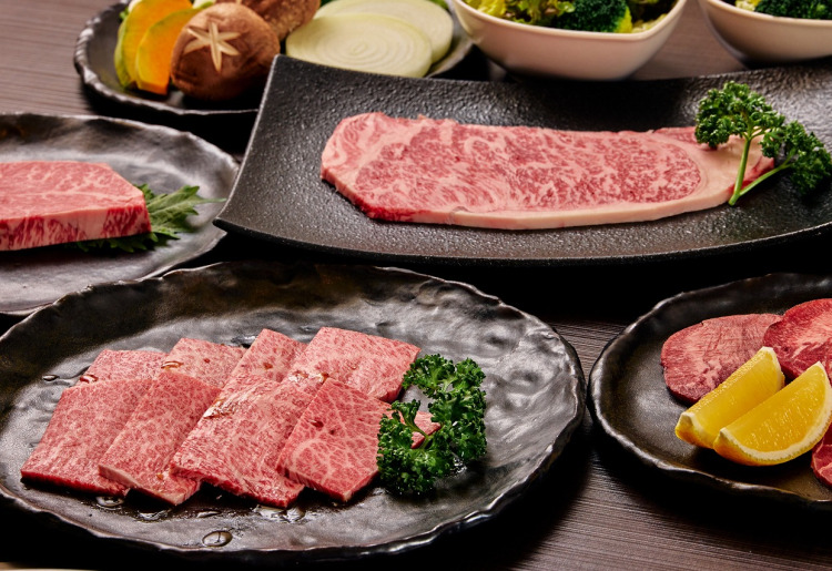 5つの焼き肉コースから選ぶ4種類のお肉の食べ比べもおすすめ